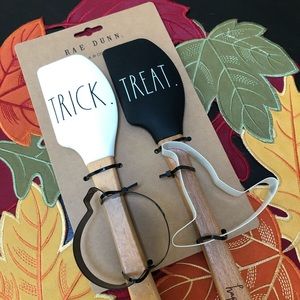 🆕 Trick. Treat. Rae Dunn four piece set.